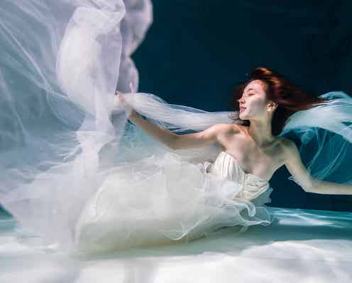 ほのか、神秘的な“水中ウェデイングショット”に反響「人魚みたい」「美しすぎる」