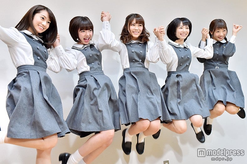 乃木坂46（左から：桜井玲香、和田まあや、川後陽菜、北野日奈子、能條愛未）