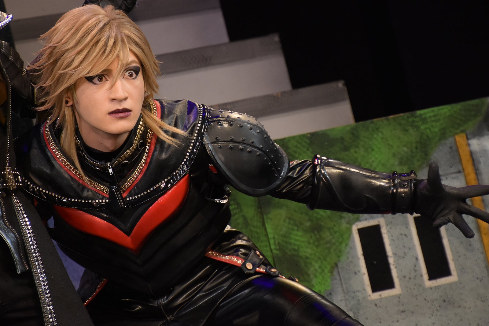 神里優希（C）円谷プロ（C）DHL製作委員会