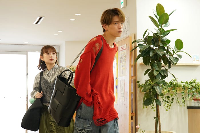 畑芽育、深田竜生「若草物語―恋する姉妹と恋せぬ私―」第4話(C)日本テレビ