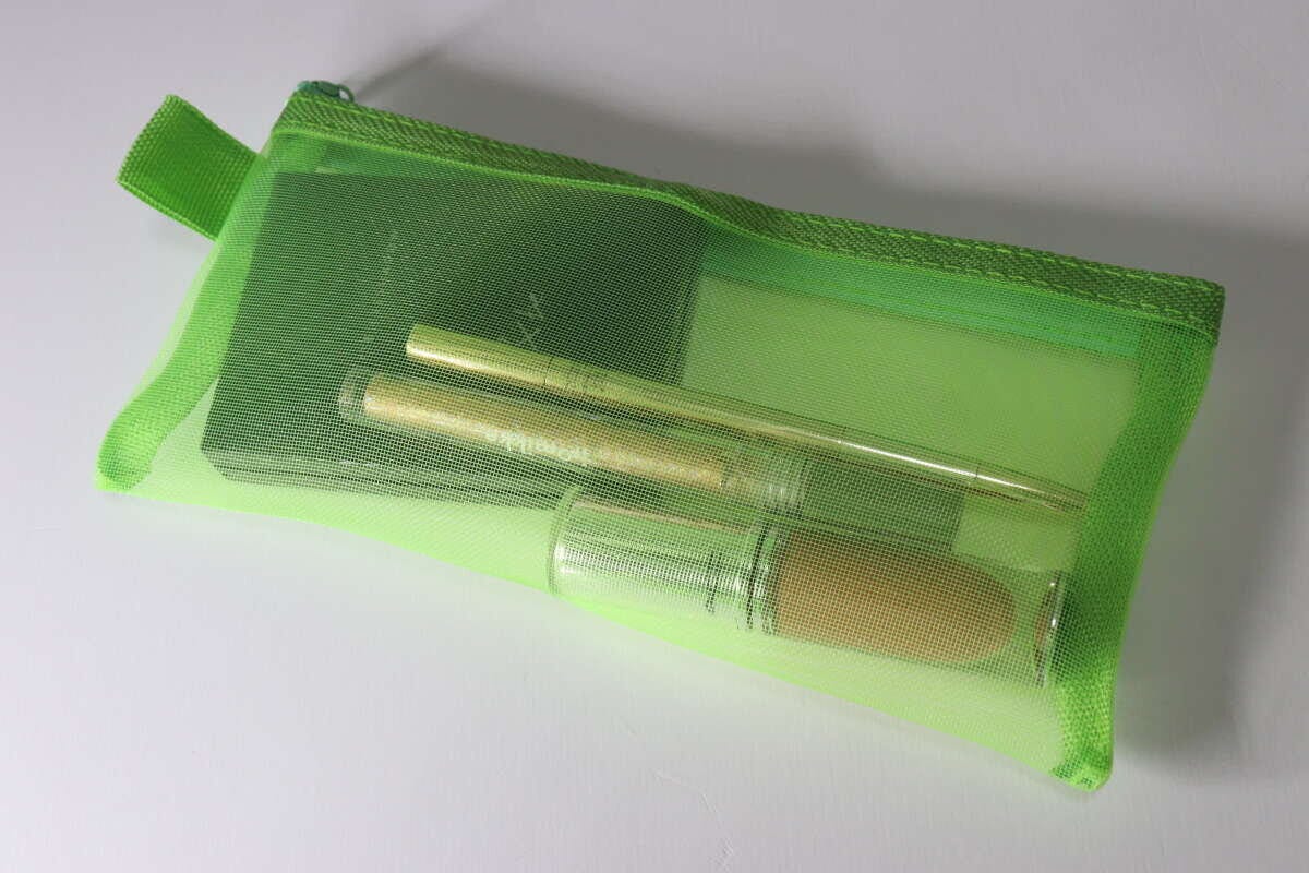 ダイソーのメッシュペンケース（NCS、アップルグリーン）の使用例