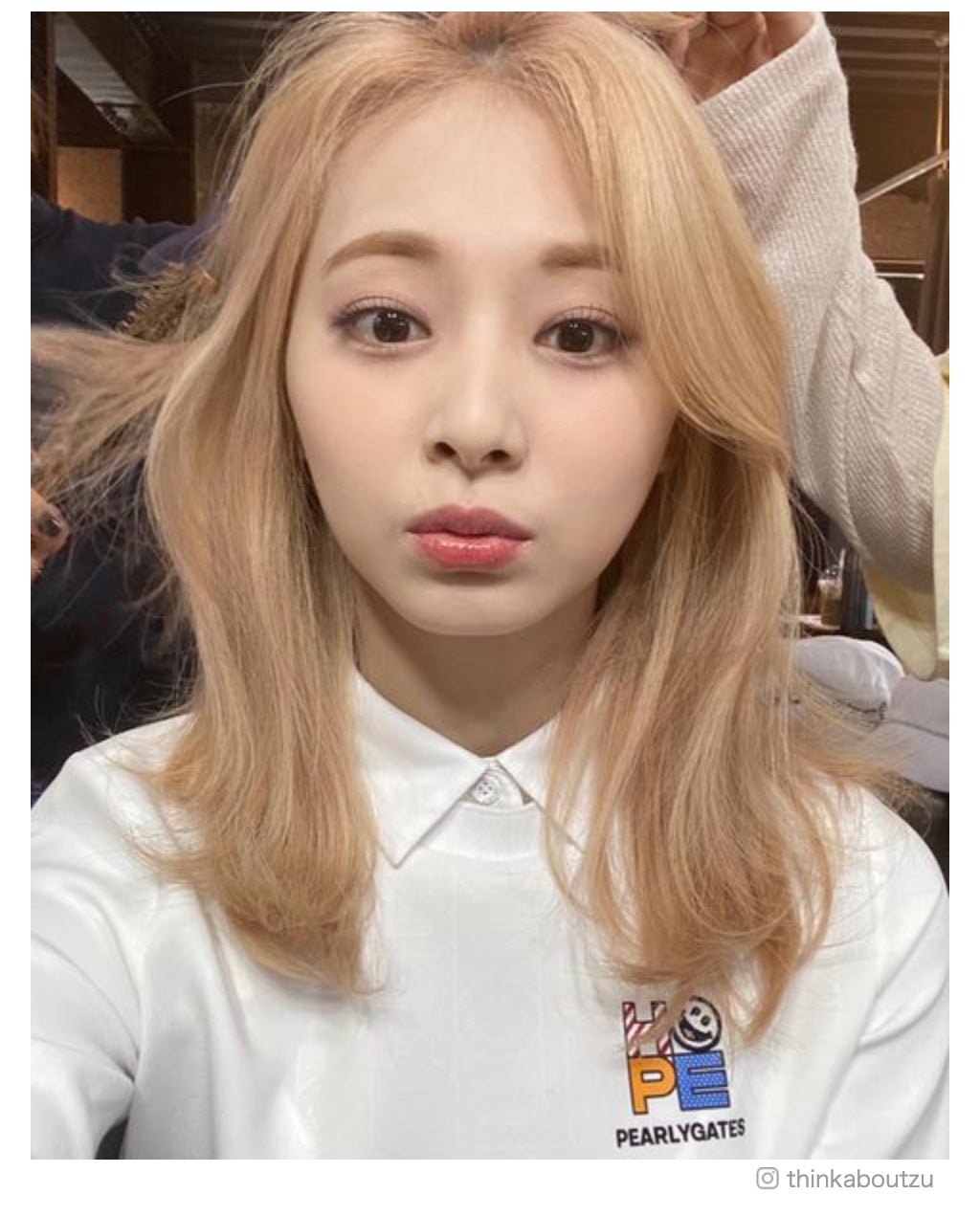 TWICEツウィ、金髪ヘア再来にファン悶絶「天使すぎる」