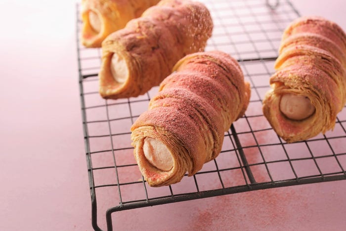 ロールパイ ストロベリーオレ ¥300※一部店舗限定/画像提供:スターバックス コーヒー ジャパン