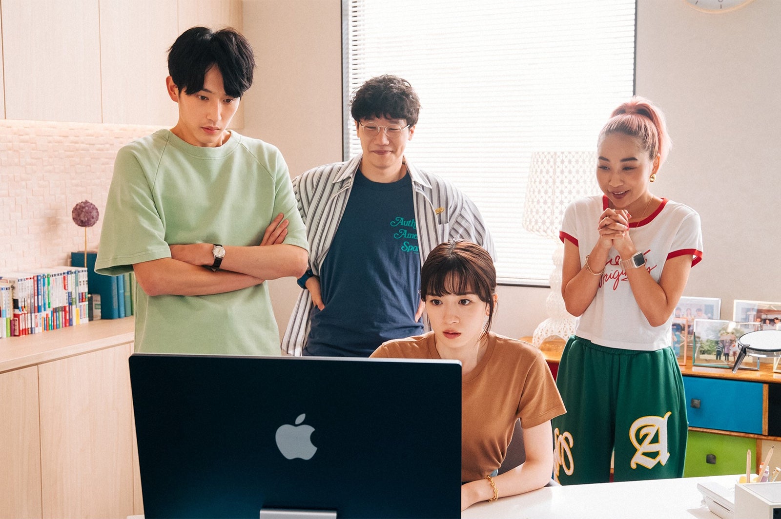 杉野遥亮、前原滉、永野芽郁、青山テルマ／「ユニコーンに乗って」第1話より（C）TBS／撮影：加藤春日