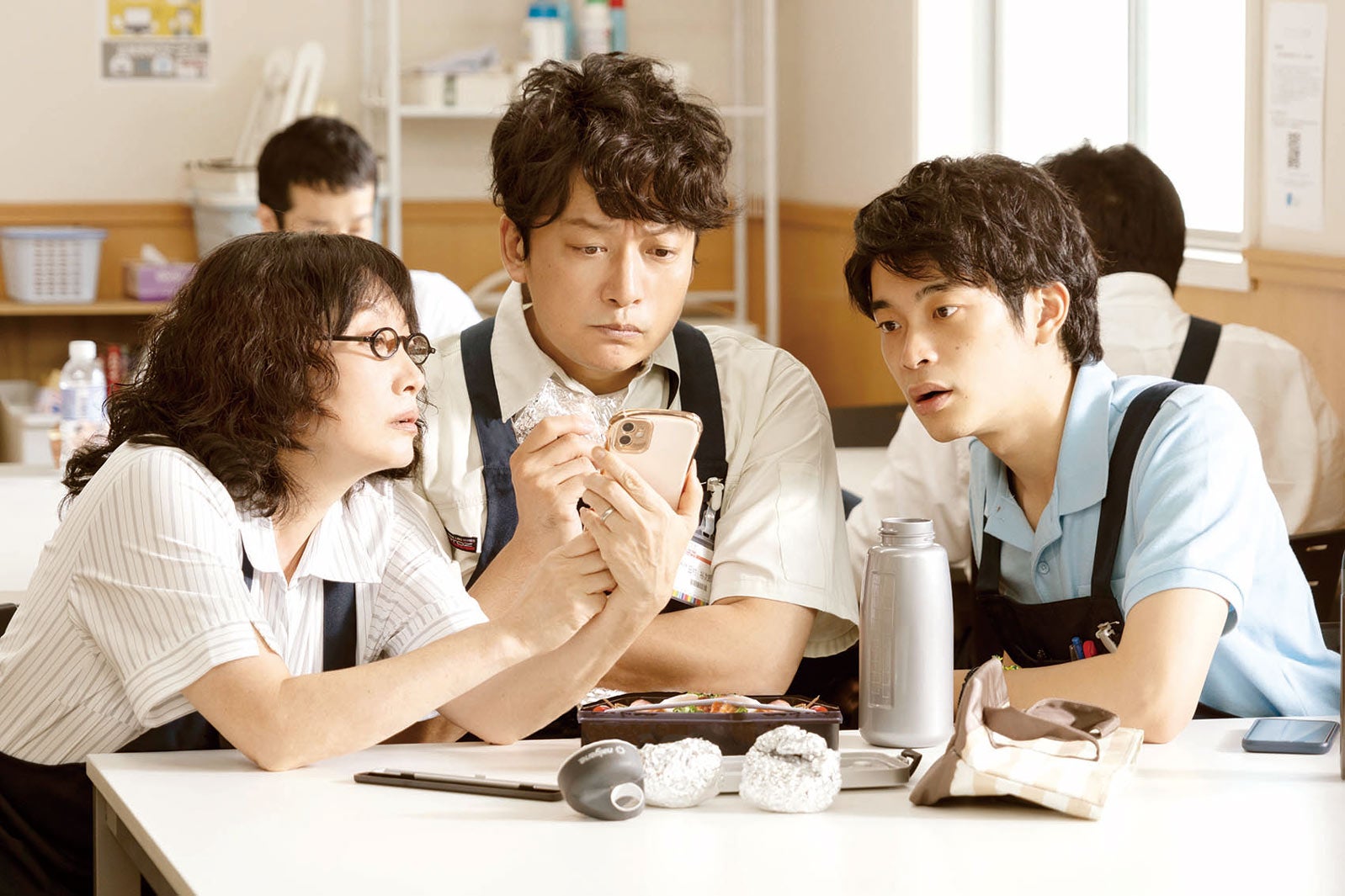 香取慎吾、顔面蒼白の本編映像解禁＜犬も食わねどチャーリーは笑う＞