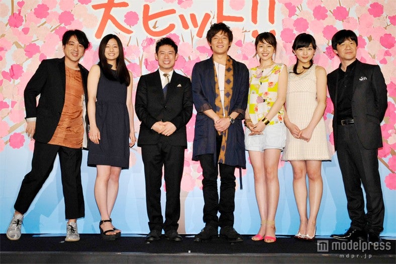 長澤まさみ＆川口春奈ら女優が美脚競演「ボクたちの交換日記」初日舞台挨拶 - モデルプレス