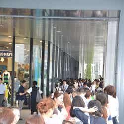 オープン前から長蛇の列。