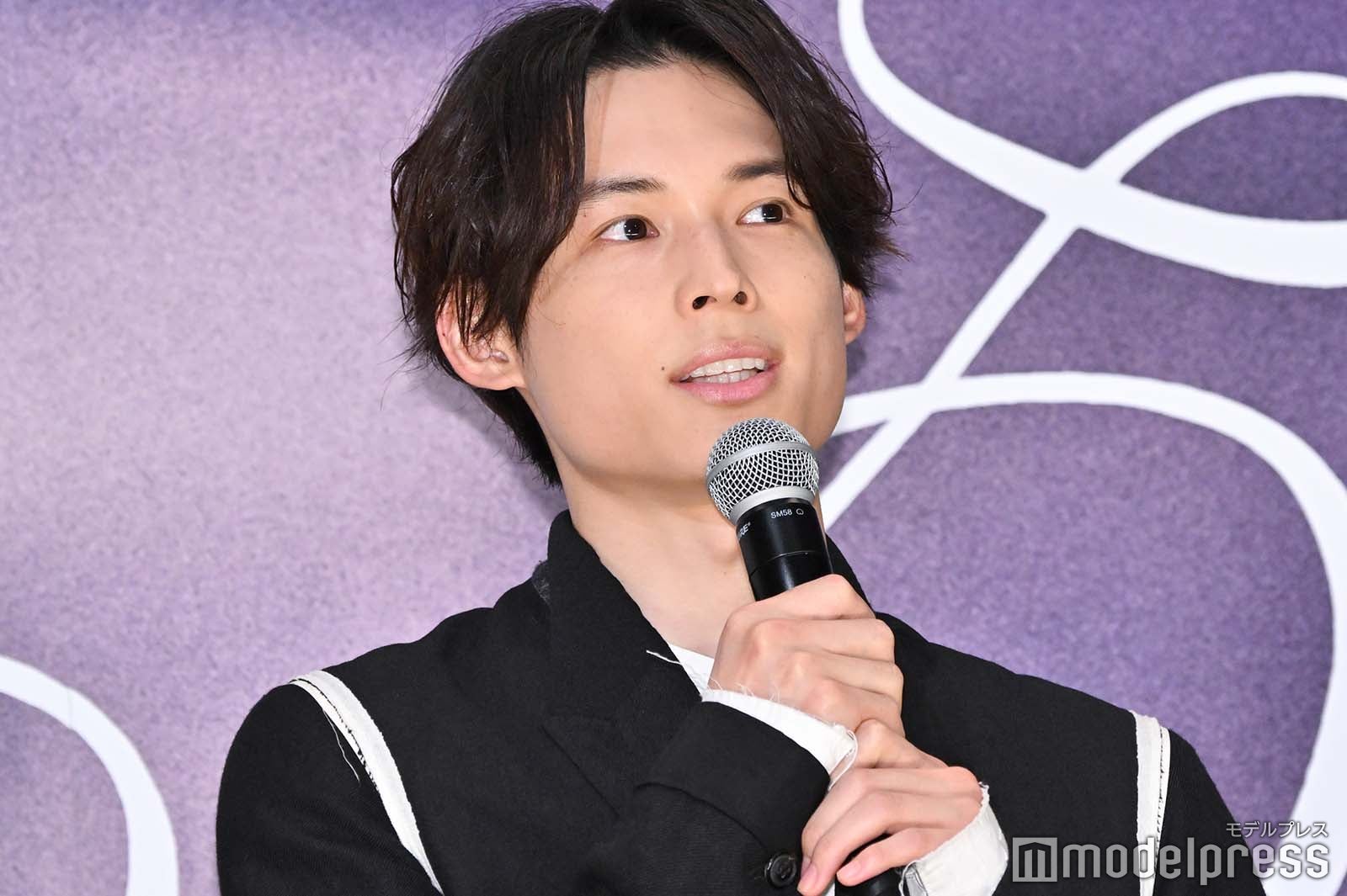 憧れの岩井俊二監督の作品に出演できて興奮気味の松村北斗（C）モデルプレス