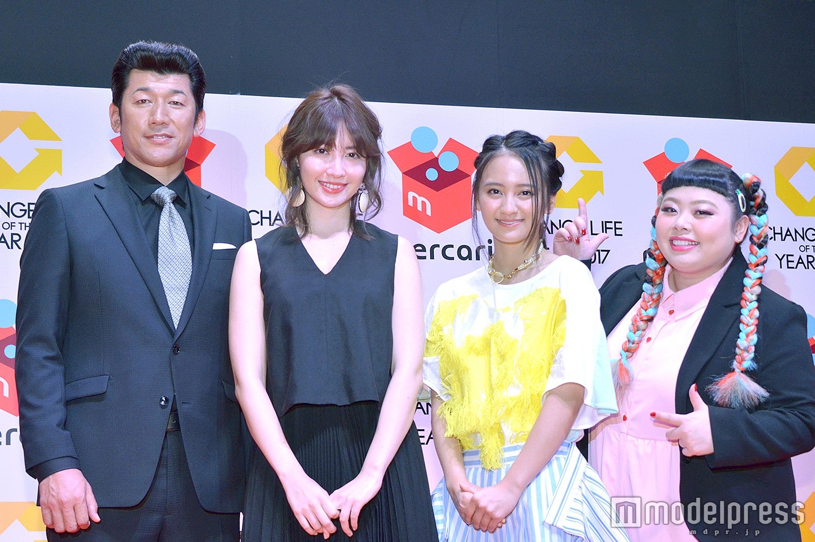 小嶋陽菜＆渡辺直美らが所持する“お宝”がレア過ぎる「レアルマドリードの…」「原辰徳監督の…」