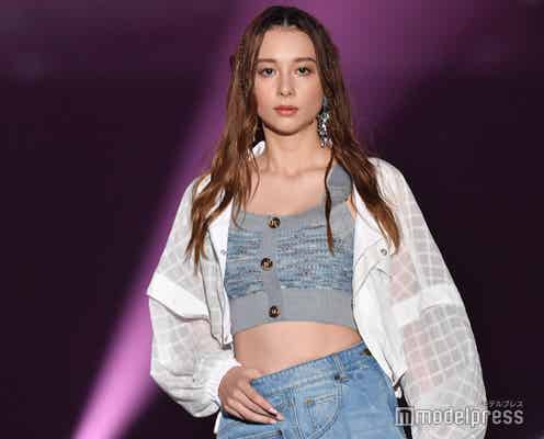Niki、ニットビスチェでデコルテ&ウエスト大胆披露 SEXYな雰囲気際立つ<TGC しずおか>