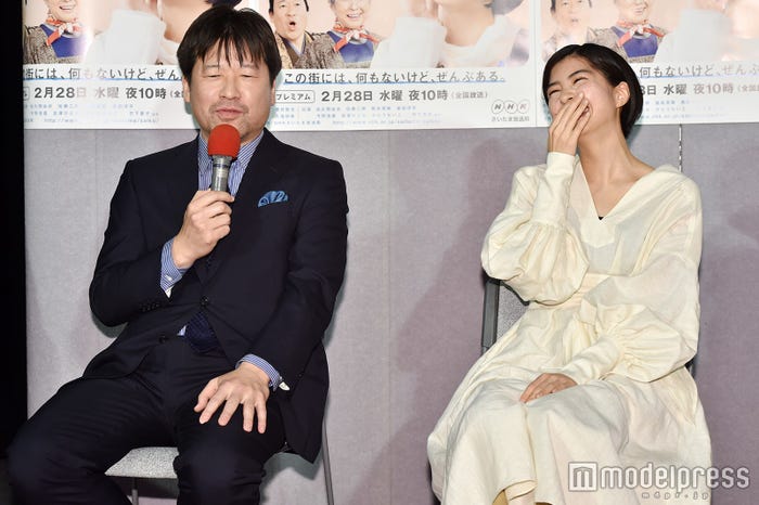 佐藤二朗、佐久間由衣(C)モデルプレス