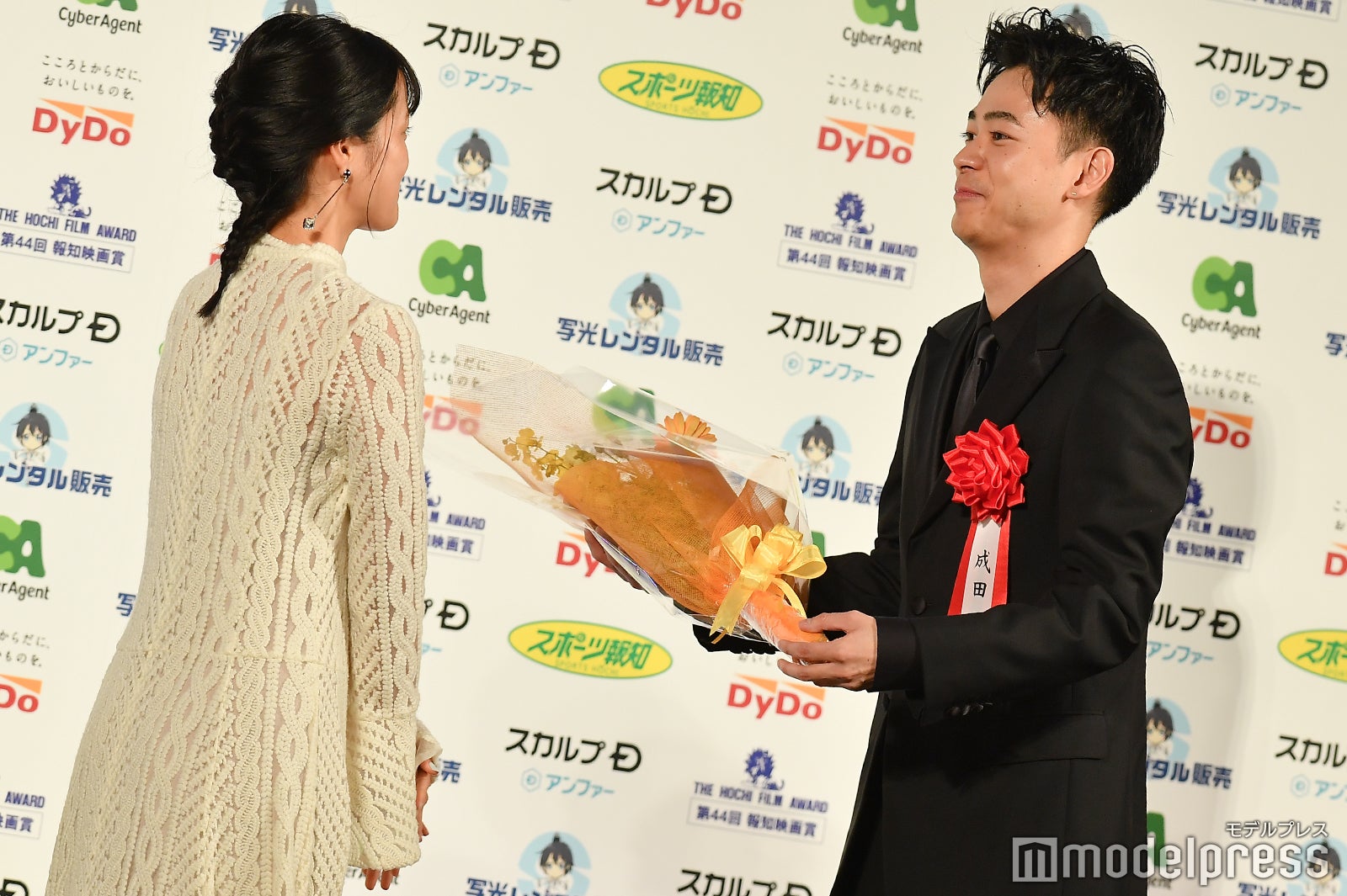 （左から）深川麻衣、成田凌（C）モデルプレス