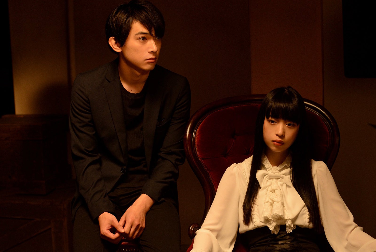 （左から）吉沢亮、森川葵（C）「GIVER 復讐の贈与者」製作委員会