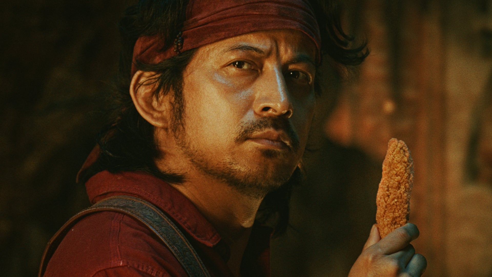 岡田准一／新CM「チキチキン THE ガーリックペッパー」篇より（提供写真）