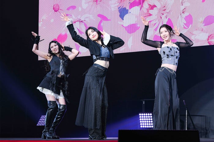 IS:SUE/撮影:岸田哲平