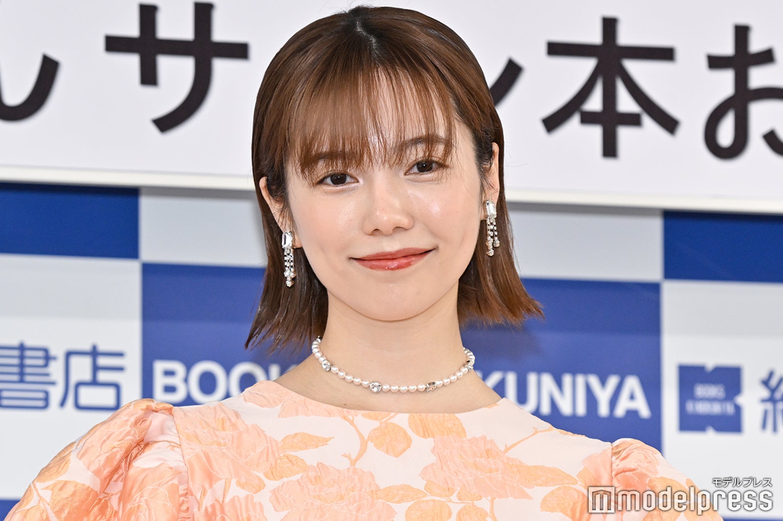 島崎遥香、初エッセイで届けたいメッセージ “塩対応”に対するイメージ変化に「時代が追いついてくれたなと（笑）」＜ぱるるのおひとりさま論＞ -  モデルプレス