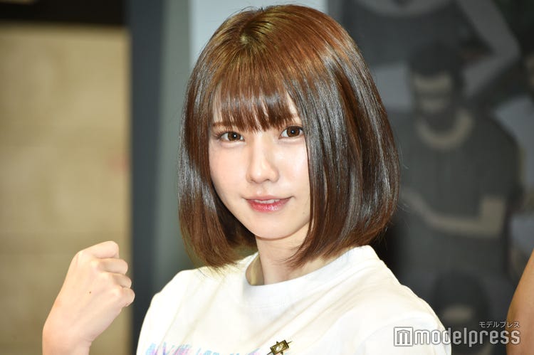 えなこ 美脚披露のミニスカで 刃牙 ポーズ 好きなキャラも明かす モデルプレス えなこ 美脚披露のミニスカで 刃牙 ポーズ 好きなキャラも明かす モデルプレス