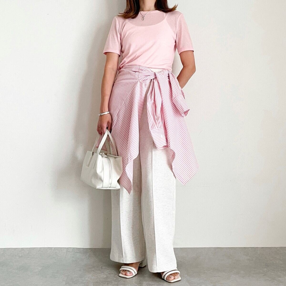 GU　ソフトシアークルーネックT　コーデ　ピンク×ホワイト　スウェット