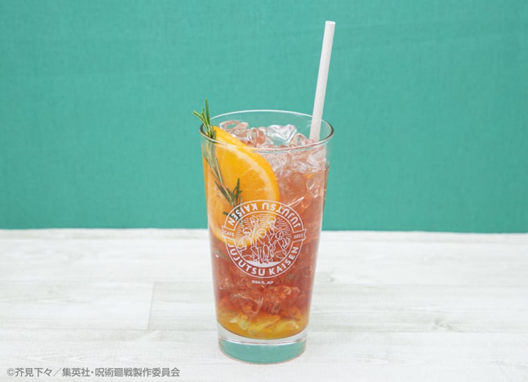 【虎杖悠仁】パッションクランベリーティーソーダ税込880円（C）芥見下々／集英社・呪術廻戦製作委員会