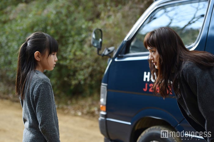 鈴木梨央、綾瀬はるか(C)TBS