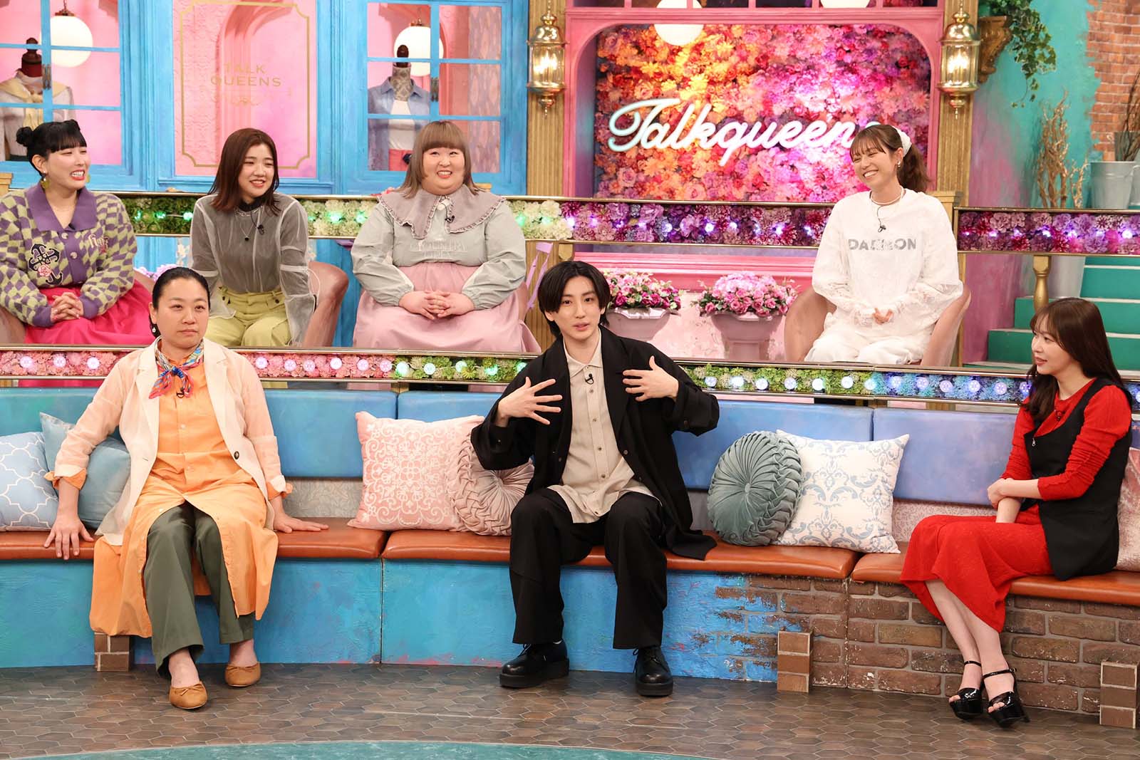 （上段左から）ゆめっち、福田麻貴、かなで、若槻千夏（下段左から）いとうあさこ、京本大我、指原莉乃（C）フジテレビ