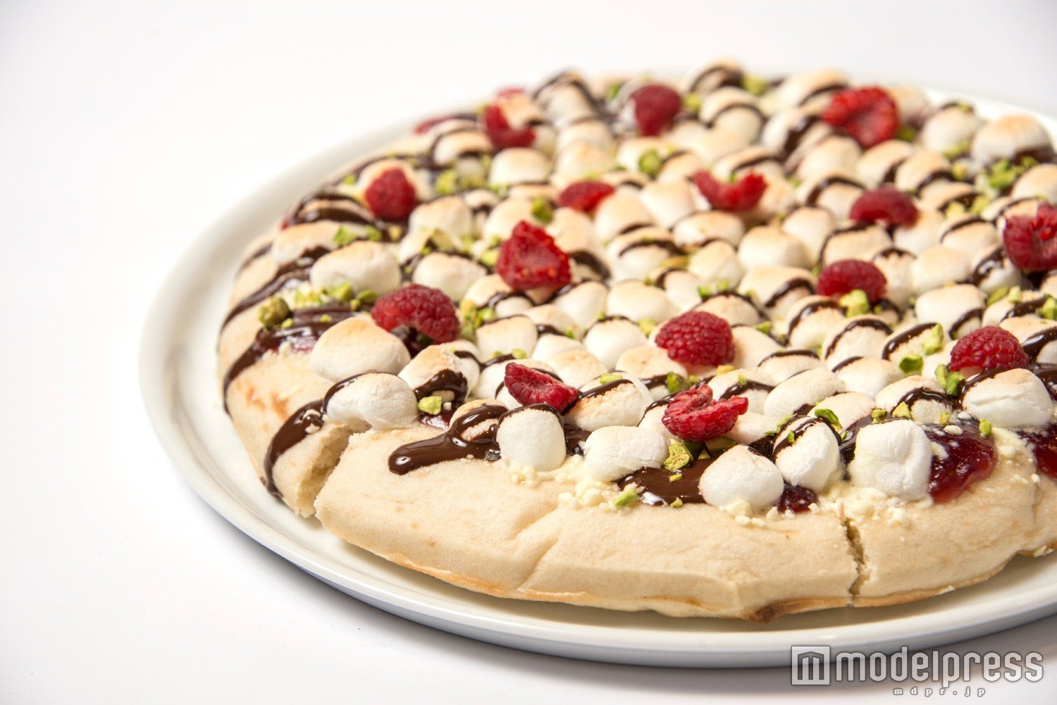 イクスピアリ店限定「ピスタチオ ラヴァーズピザ」ホール2500円、1／6スライス500円（5月31日までの期間限定）／画像提供：イクスピアリ