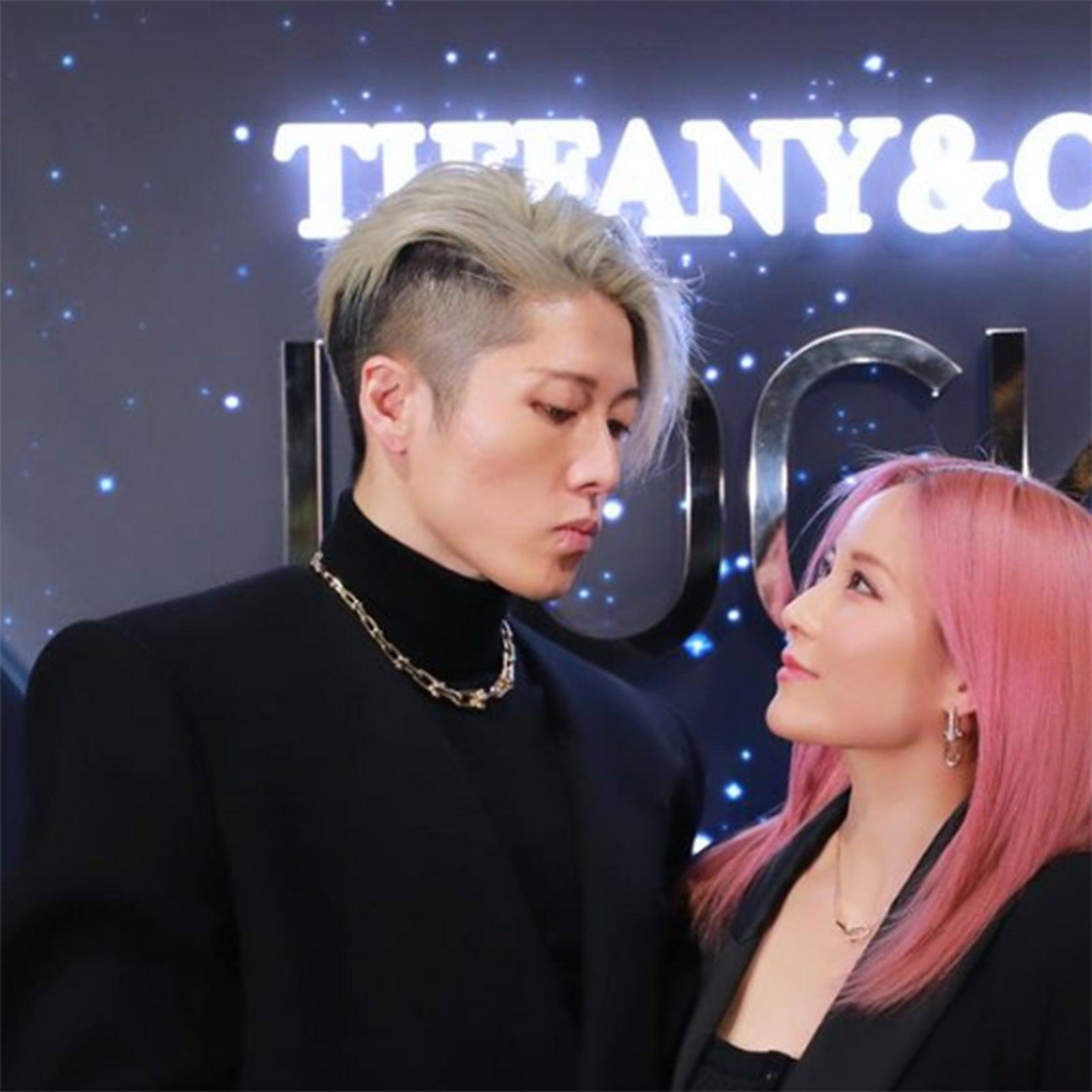 MIYAVI、妻・melody.の誕生日を祝福　夫婦ラブラブショットに「美男美女」「羨ましい」の声