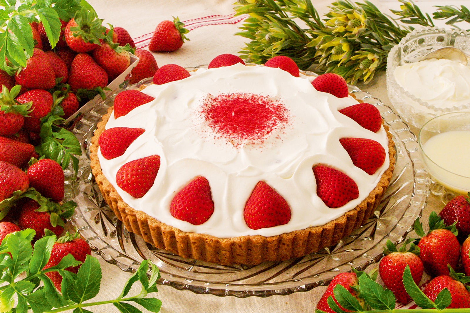 イチゴと練乳クリームのティラミス piece 724 円／whole（25cm） 8,208 円／画像提供：ラッシュ株式会社