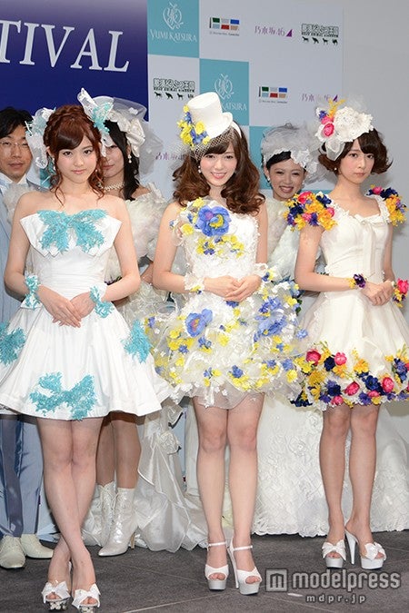 （左より）松村沙友理、白石麻衣、橋本奈々未