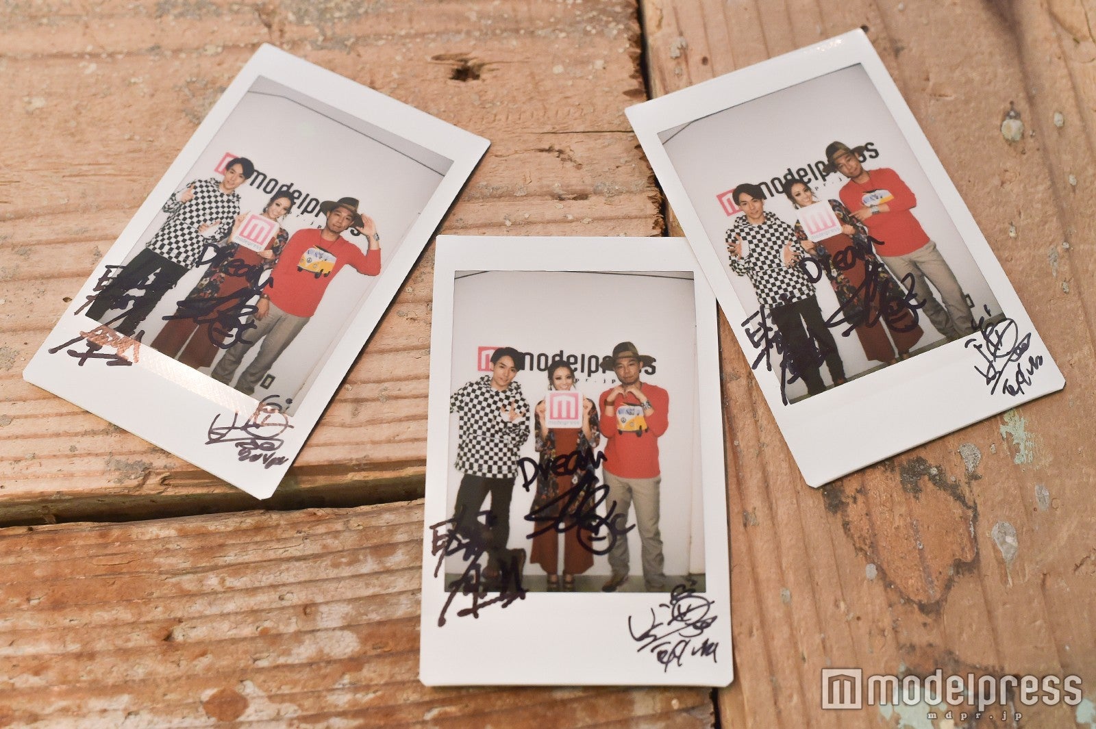 チェキ（C）モデルプレス