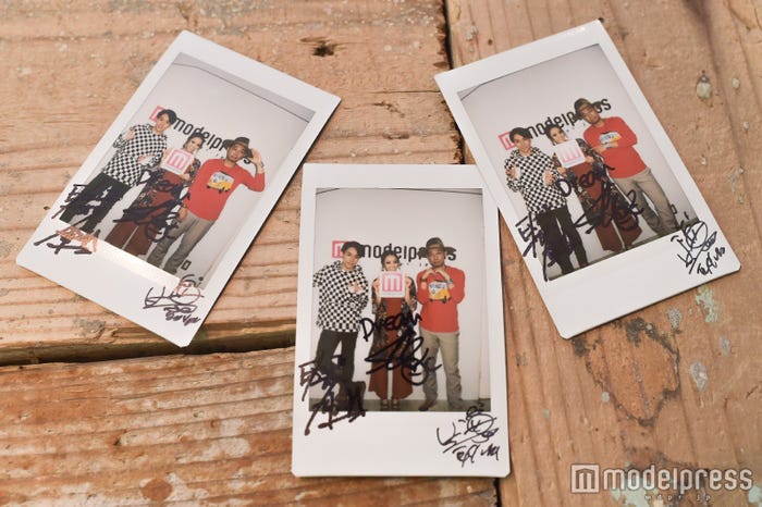 チェキ(C)モデルプレス