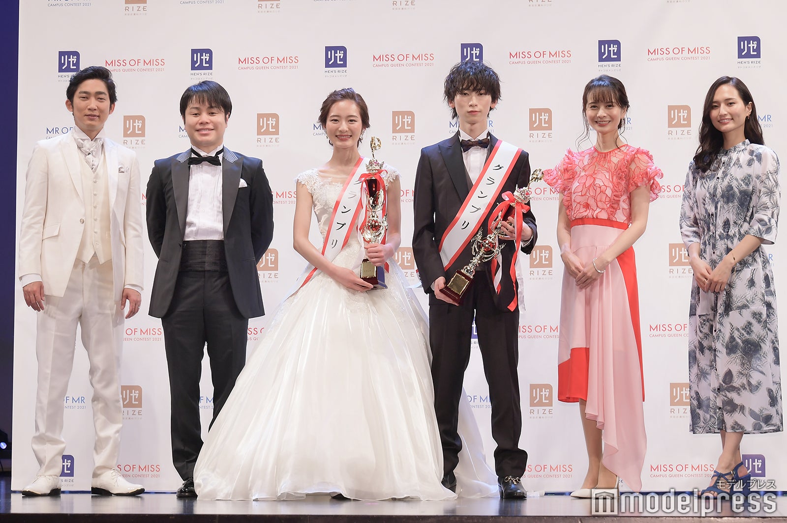 石田明、井上裕介、神谷明采さん、鈴木廉さん、高見侑里アナウンサー、山賀琴子（C）モデルプレス