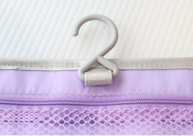 ディズニー100 多機能ポーチ ムック本 ムック 付録 人気 おすすめ オススメ 宝島社 宝島 レビュー 便利 優秀 当たり 最高 2023 ディズニー100 多機能ポーチ ポーチ フック