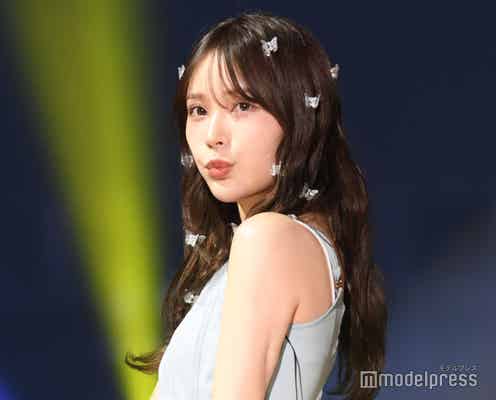 那須ほほみ、キャミ姿で美肩際立つ クリップ使いがガーリー【沖縄コレクション2024】