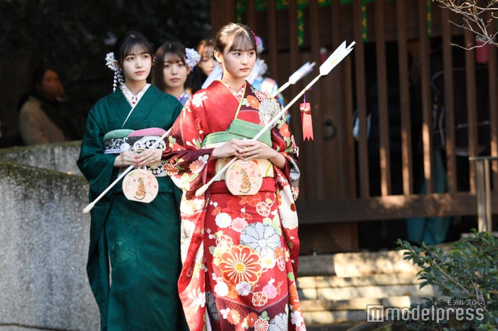 久保史緒里、遠藤さくら (C)モデルプレス