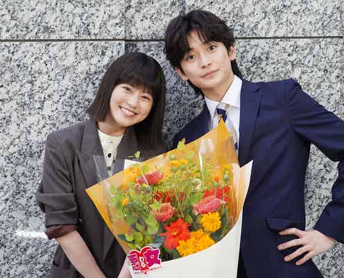 江口のりこ&高橋文哉「悪女(わる)」クランクアップ 今田美桜から花束贈呈