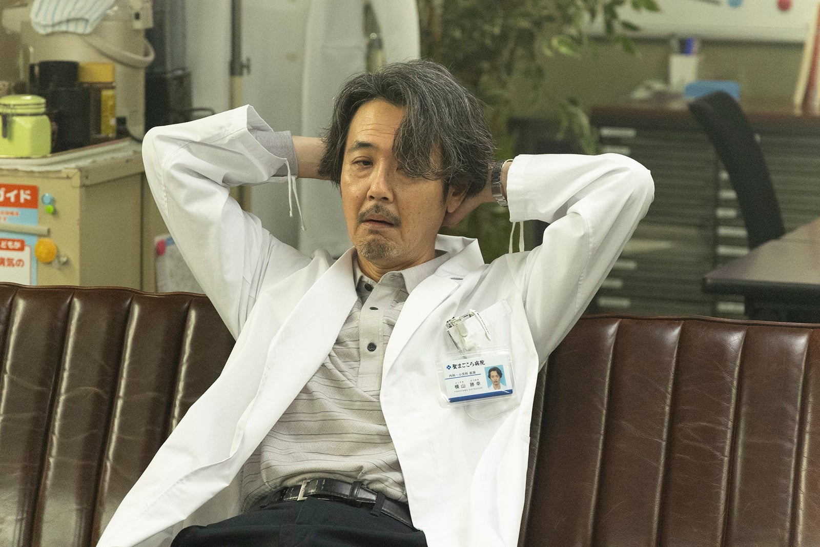 岡部たかし「新宿野戦病院」第2話より（C）フジテレビ