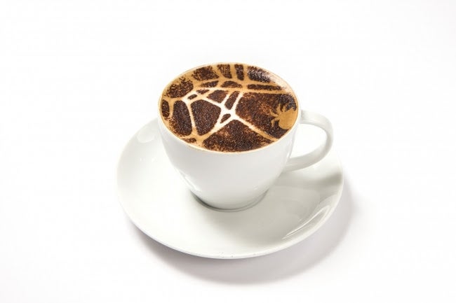 スパイダーセンスラテ700円（税込）／画像提供：ソニー・ピクチャーズ エンタテインメント