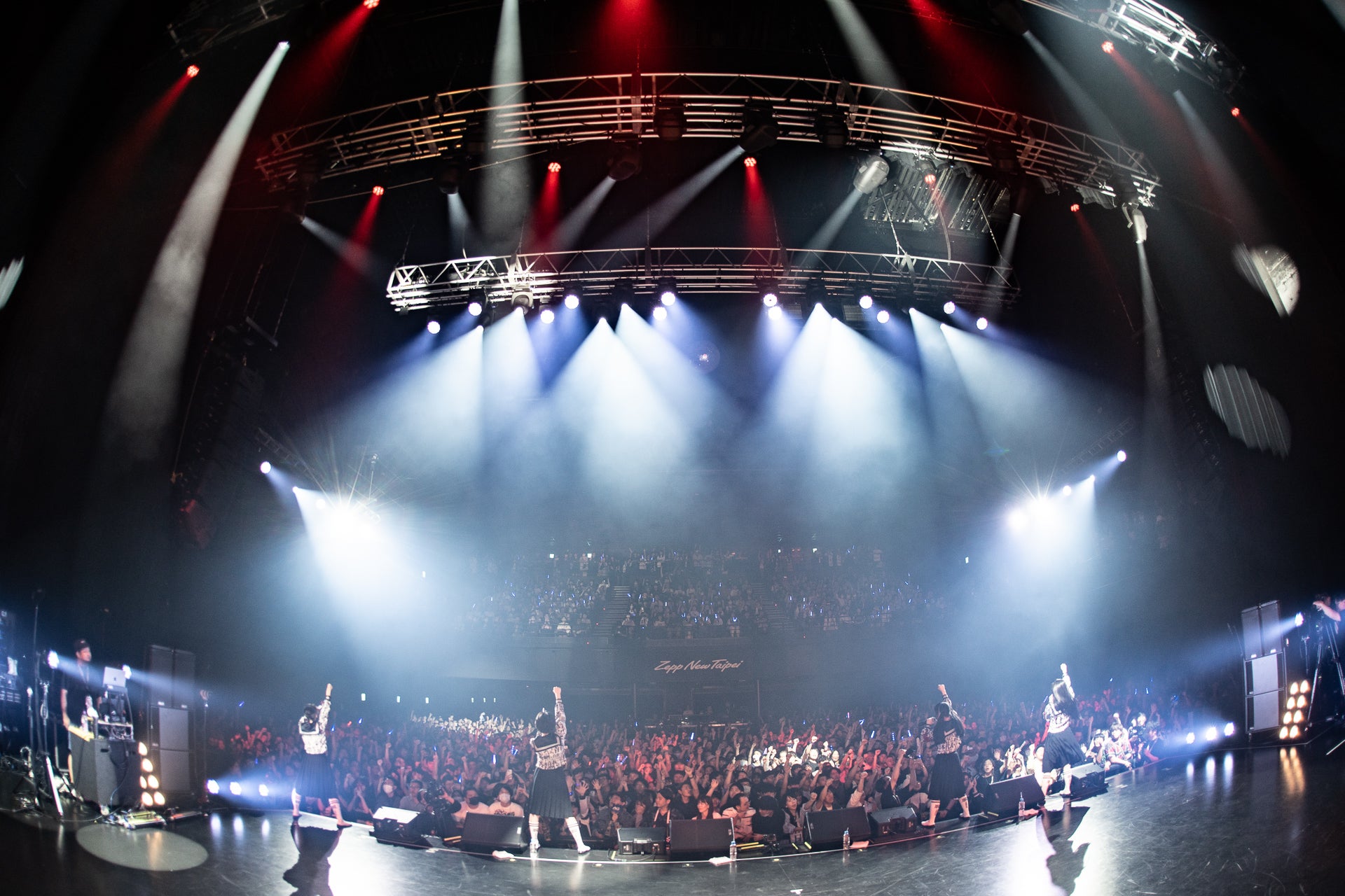 新しい学校のリーダーズ（C）sho （RAKU MUSIC）