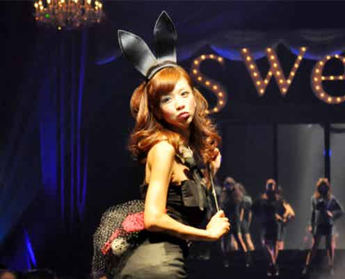 ほしのあき、バニーガール姿で悩殺ポーズ