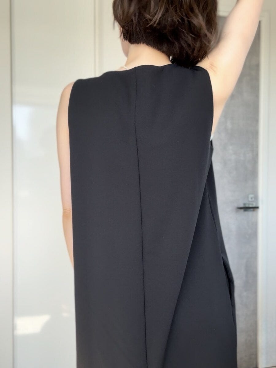 ユニクロクレープジャージーワンピースノースリーブ　背面センターライン