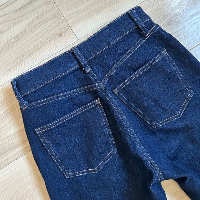 ユニクロ　デニム　後ろ