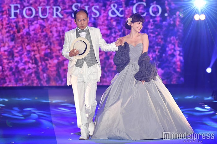 小嶋陽菜 美バストちらりウエディングドレス姿 トレンディエンジェル斎藤さんがエスコート Girlsaward 16 A W モデルプレス 小嶋陽菜 美バストちらりウエディングドレス姿 トレンディエンジェル斎藤さんがエスコート Girlsaward 16 A W モデルプレス