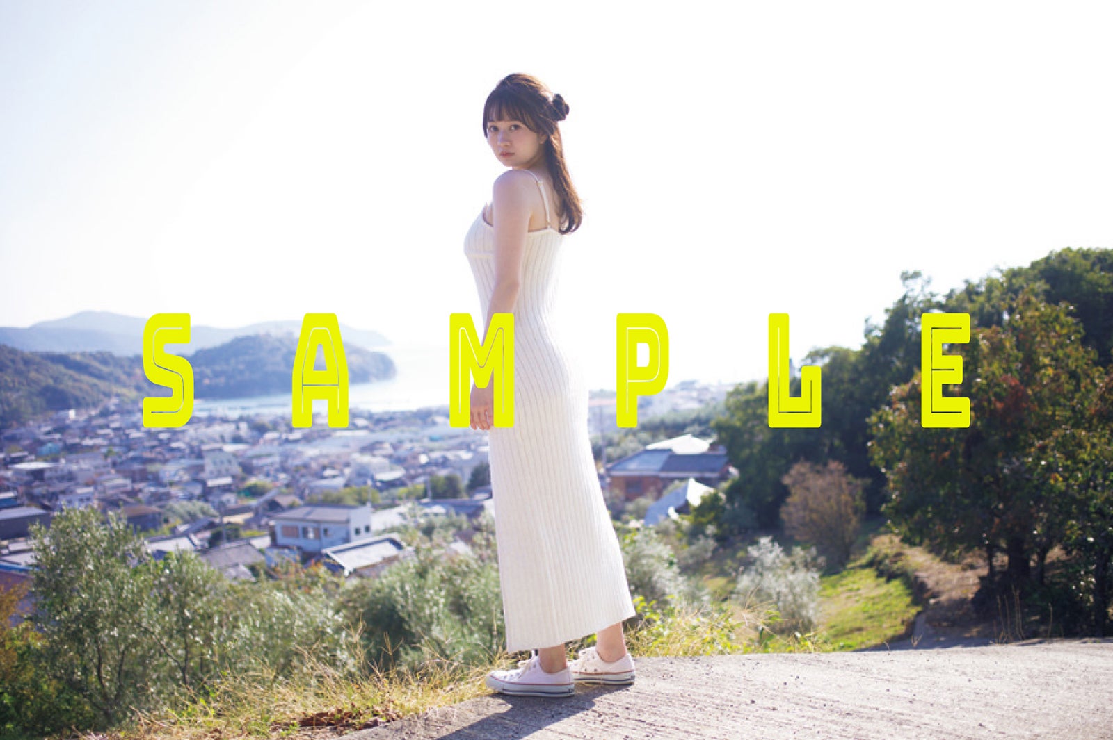 江籠裕奈／初版限定特製ポストカード 撮影：桑島智輝（提供写真）