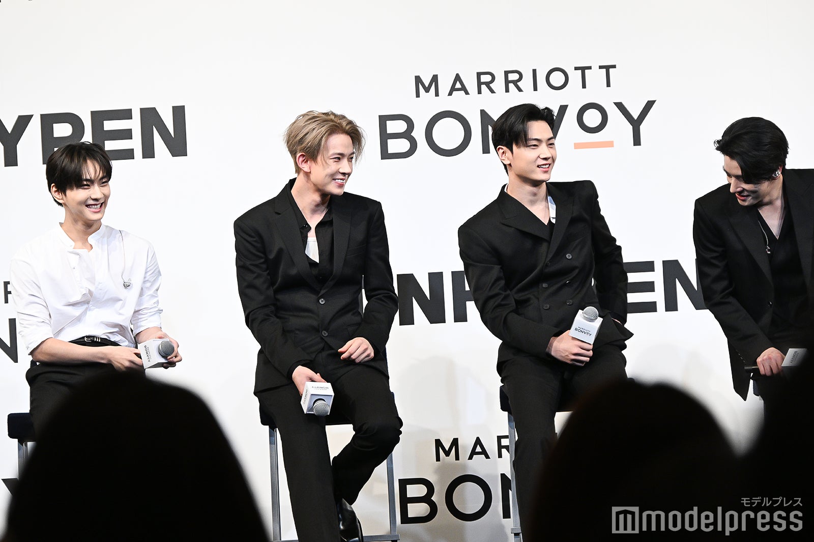 HEESEUNG（ヒスン）の「バスケ大会出たい」発言に笑いが止まらないメンバー（C）モデルプレス