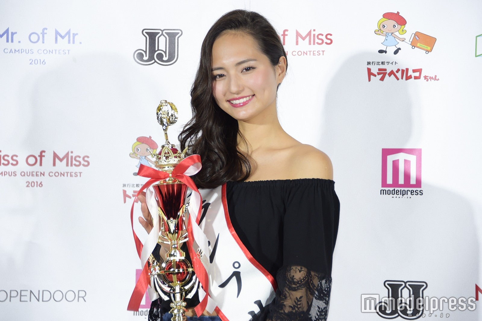 注目の人物 青学の 和製ミランダ カー が美しすぎる 山賀琴子さんが 日本一美しい大学生 と話題 モデルプレス