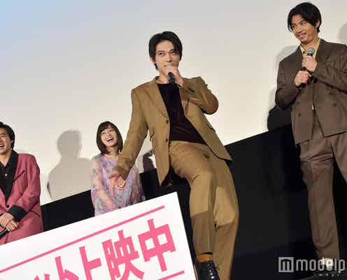 “中二病”吉沢亮、舞台挨拶でも“漆黒の翼”を完璧に魅せファン歓喜<斉木楠雄のΨ難>