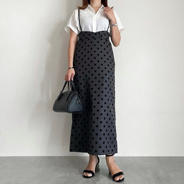 甘めなドット柄のタイトスカート合わせでお姉さんコーデ