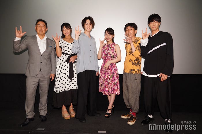(左から)井内徳次(MC)、徳江かな、松井健太、中西悠綺、小堀裕之、もとみち(C)モデルプレス