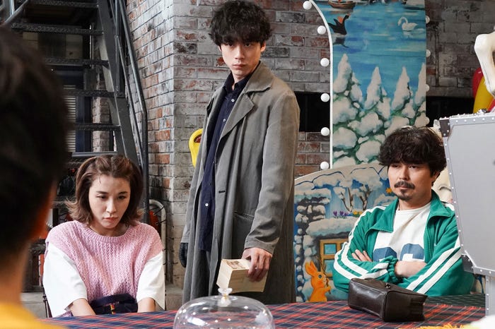 鈴木紗理奈、坂口健太郎、小澤征悦「Dr.チョコレート」第8話より(C)日本テレビ